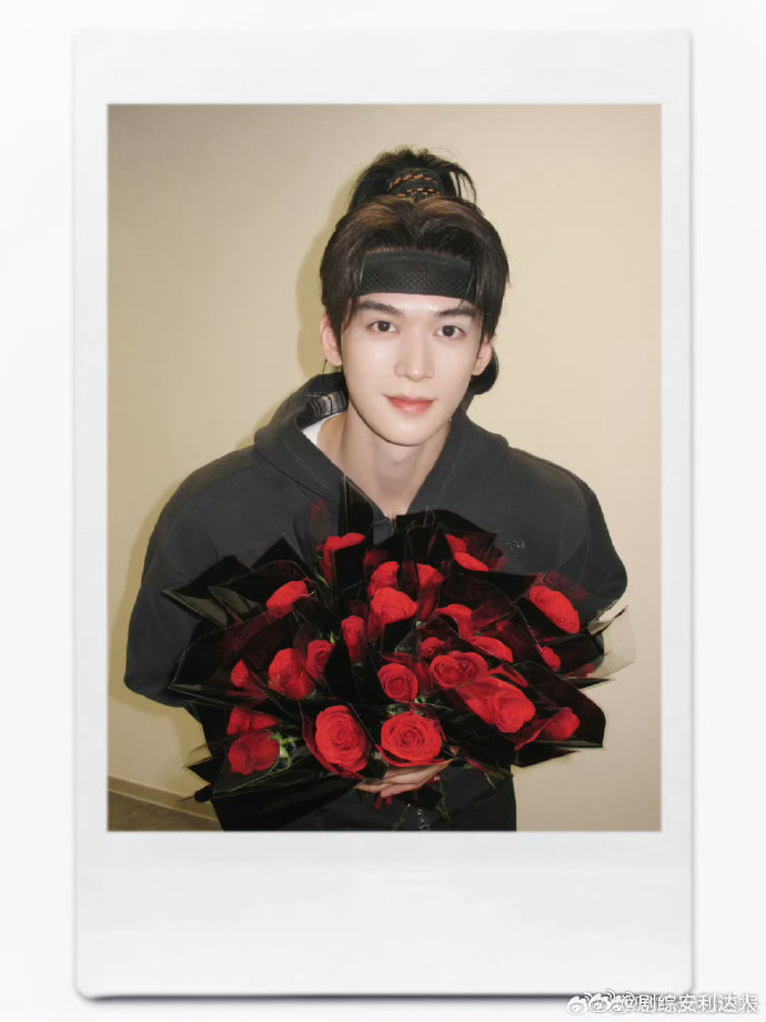 周奇章时安特邀主演归良辰归良辰演员阵容 备受期待的《归良辰》公布了演员阵容，李昀