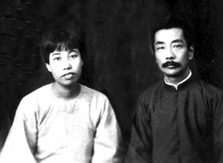 1929年，因避孕失败，鲁迅和许广平迎来了他们的儿子。然而，看到儿子第一眼，鲁迅