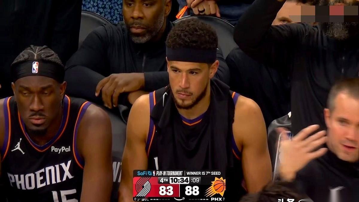 这场太阳爆冷输给开拓者的比赛，简直就是一出教科书式的“自毁”大戏。领先十几分，眼