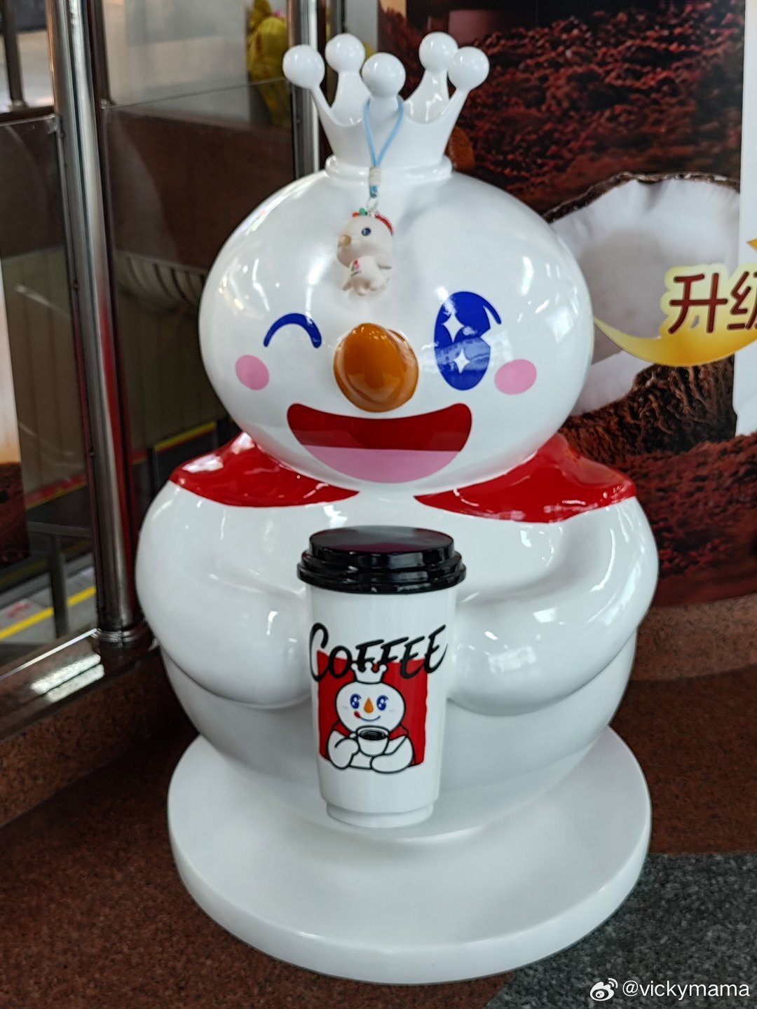 东山口地铁站的雪王，大湾鸡来揾你啦~  ​​​