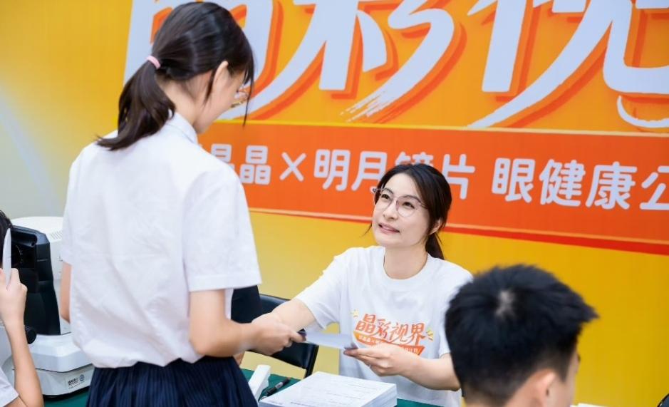 7月2日，郭晶晶分享了护眼小tips“20-20-20”法则：每近距离用眼20分