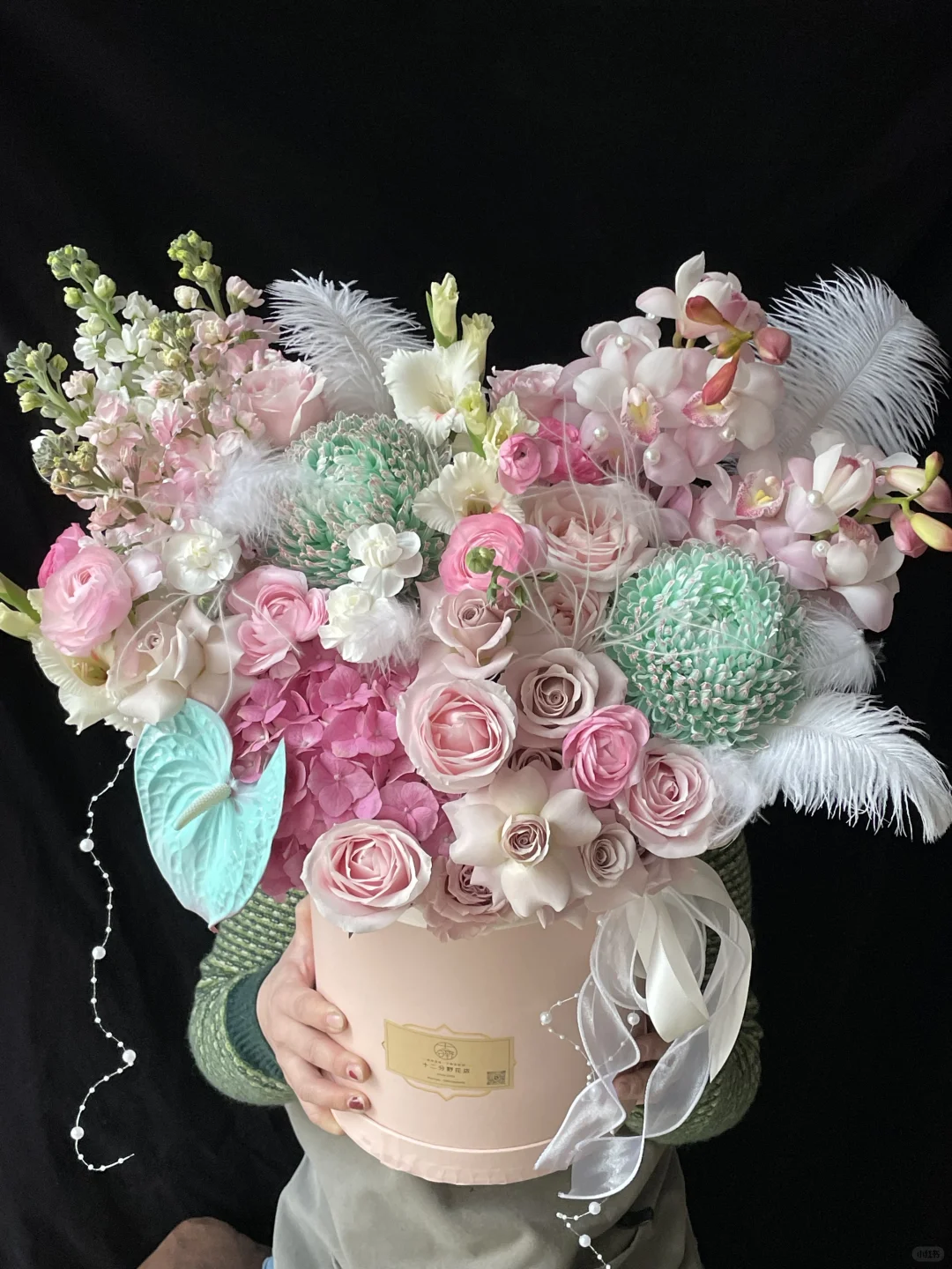 鲜花 客订超大抱抱桶[飞吻R][飞吻R][飞吻R] ​玫瑰永远不凋零...