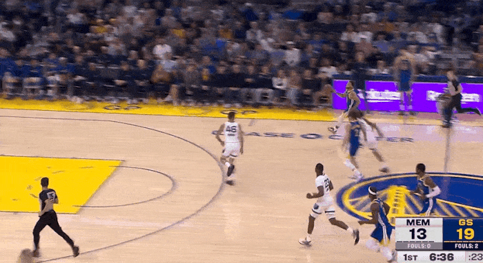 太强了！勇士高潮迭起打懵灰熊！
在今天NBA常规赛勇士对阵灰熊的第一节比赛中，追