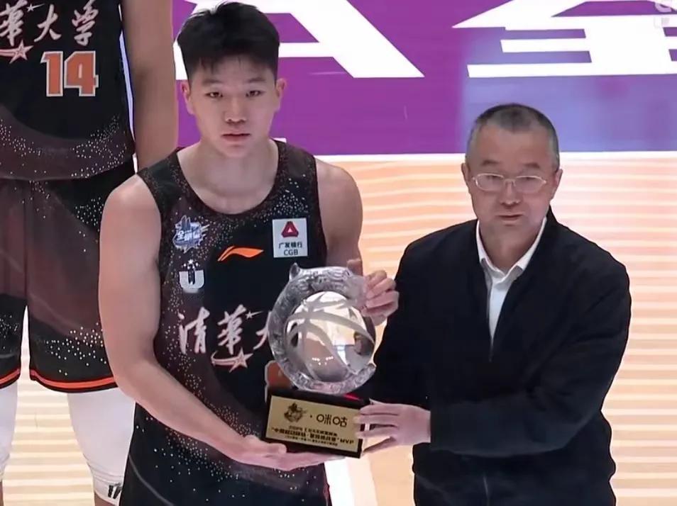 大跌眼镜！CBA1年级生输给清华大学队，广东队两大新星疯狂打铁。CBA职业球却输