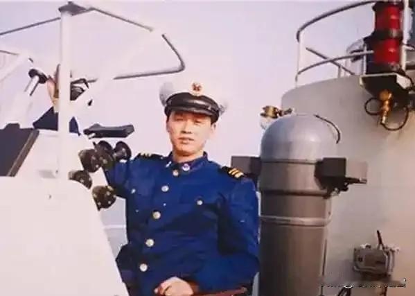 1997年，19岁战士为救人而牺牲，父母几度昏厥，可谁料20年后，战士母亲病逝，