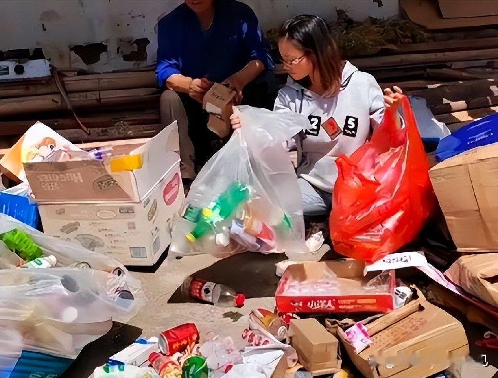 昨天下午，从网上看到一则消息，说一个父亲去世、母亲改嫁，与年迈体弱多病的爷爷相依