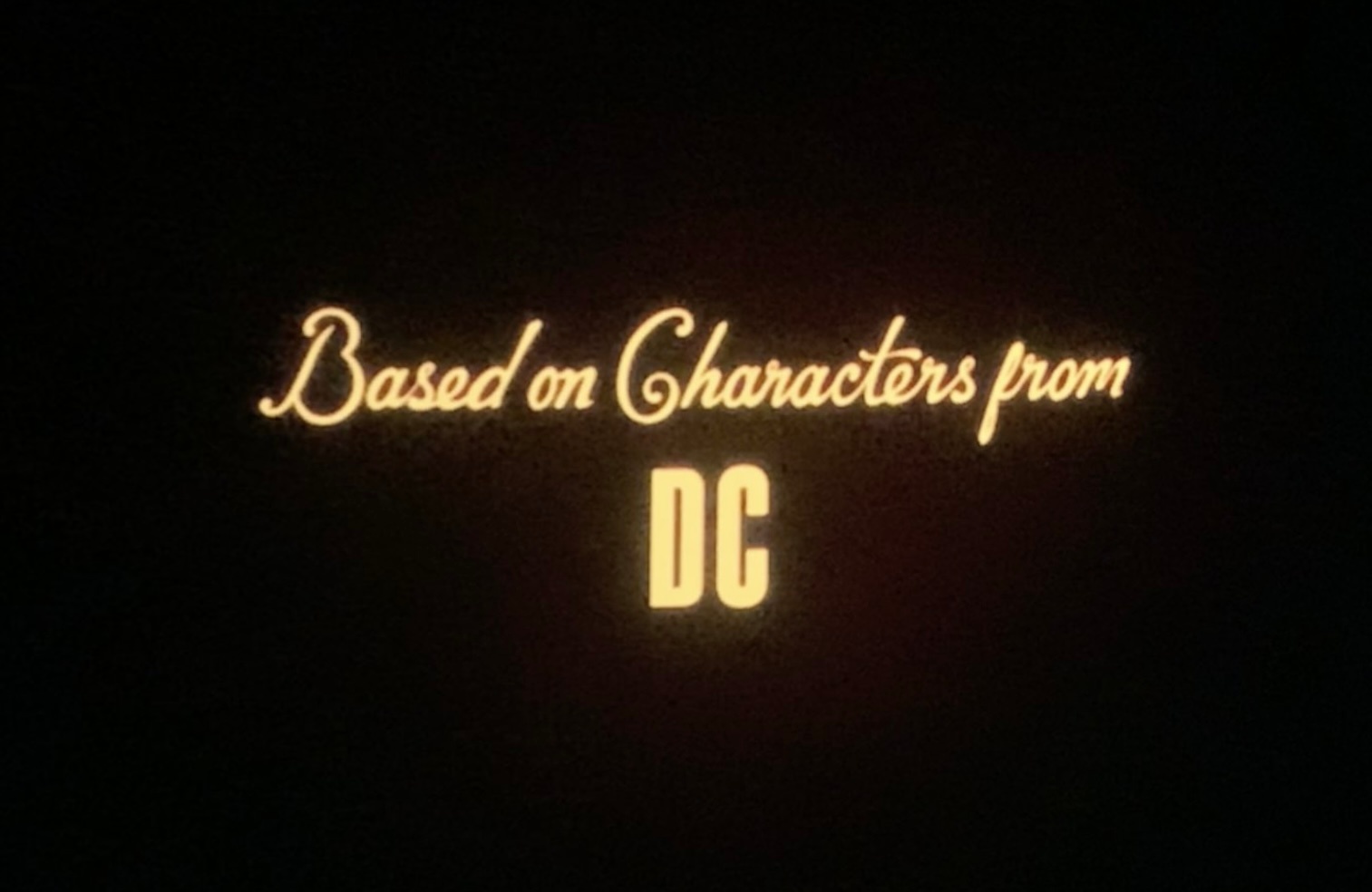 #小丑2#的片尾字幕没有出现DC影业片尾字幕只是简单地写着“基于DC 的角色”，
