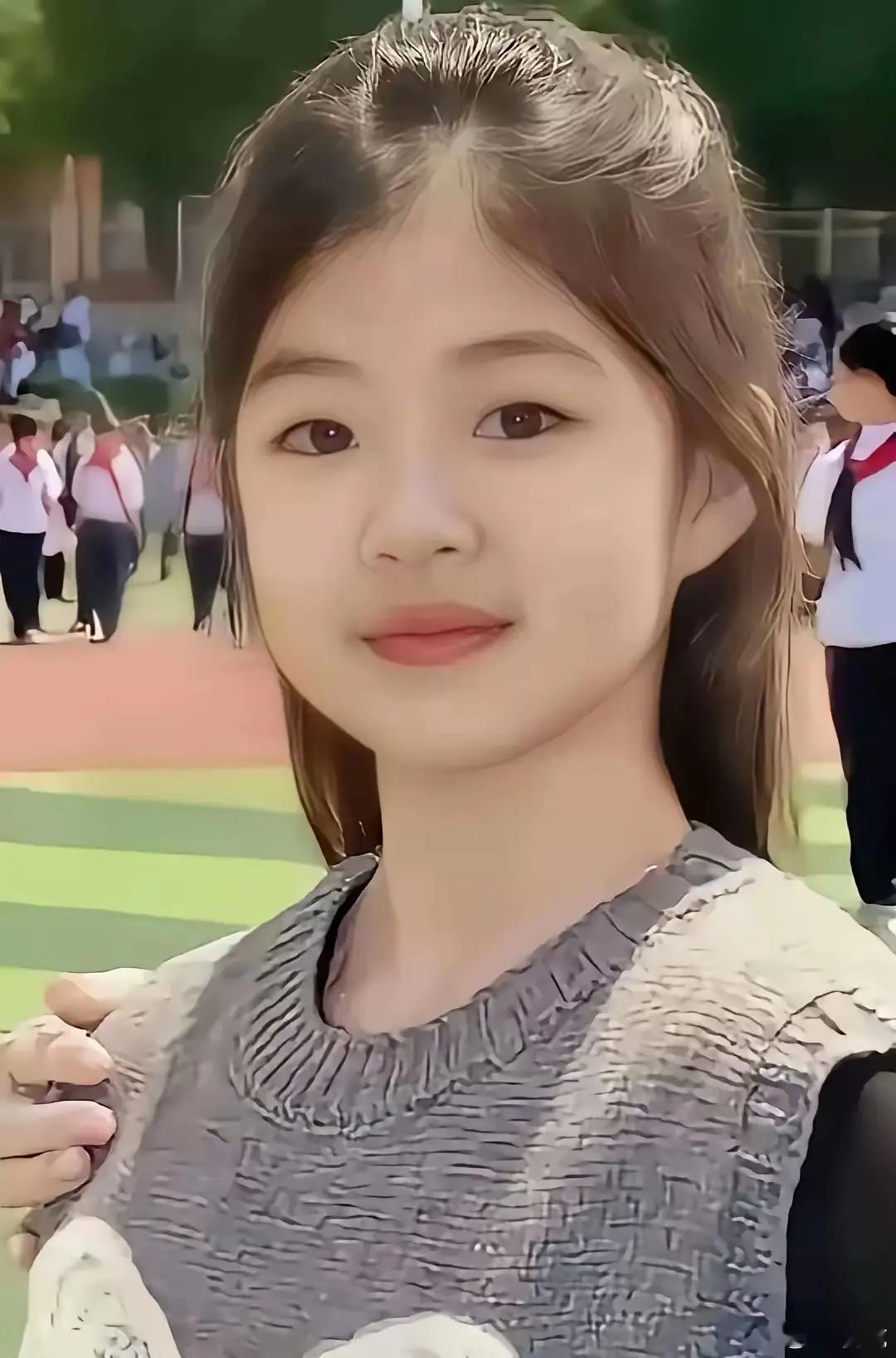 章子怡的女儿醒醒十岁，长得好漂亮，跟爸爸汪峰一个模子刻出来 