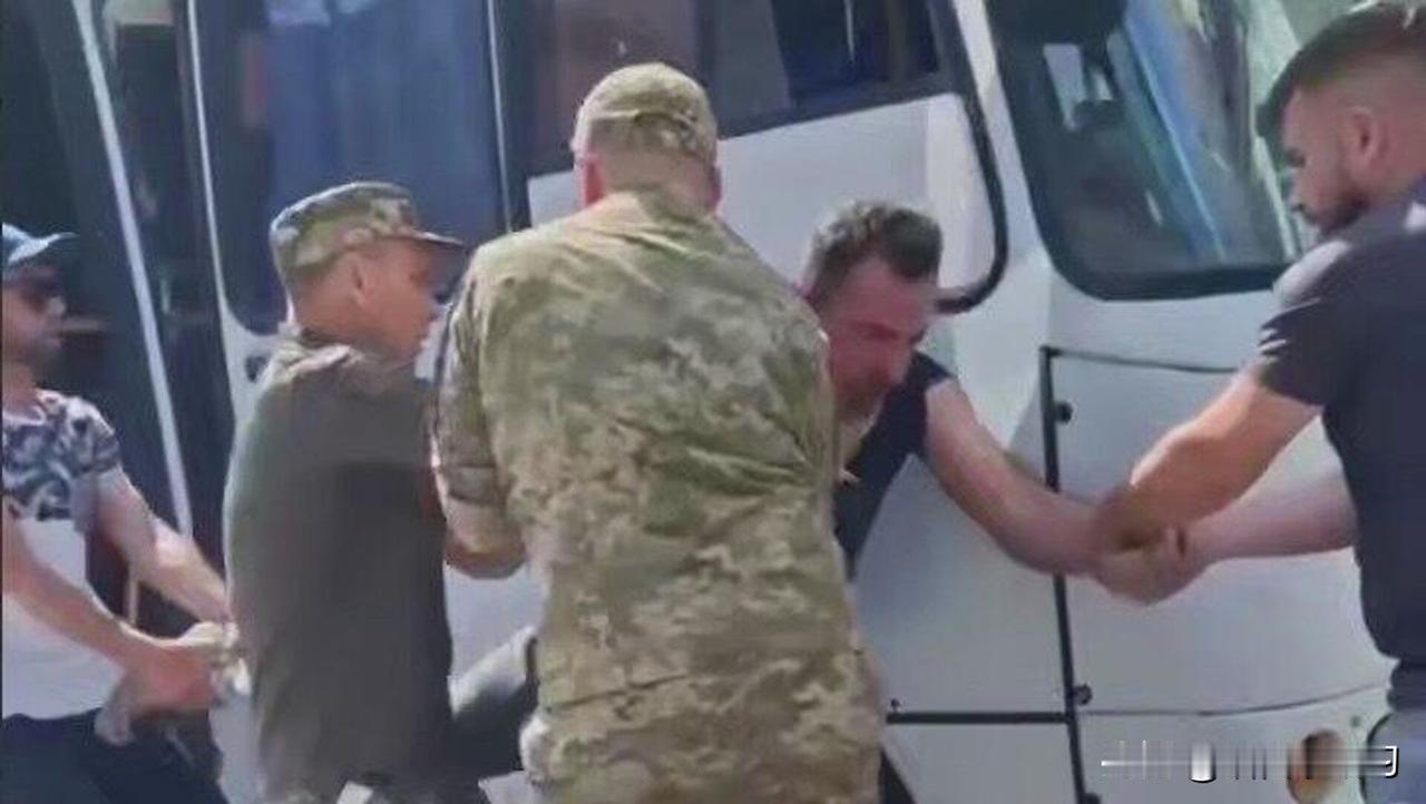 匈外长：匈牙利坚持要求欧盟对乌克兰强制动员的责任人实施制裁

俄罗斯卫星通讯社布