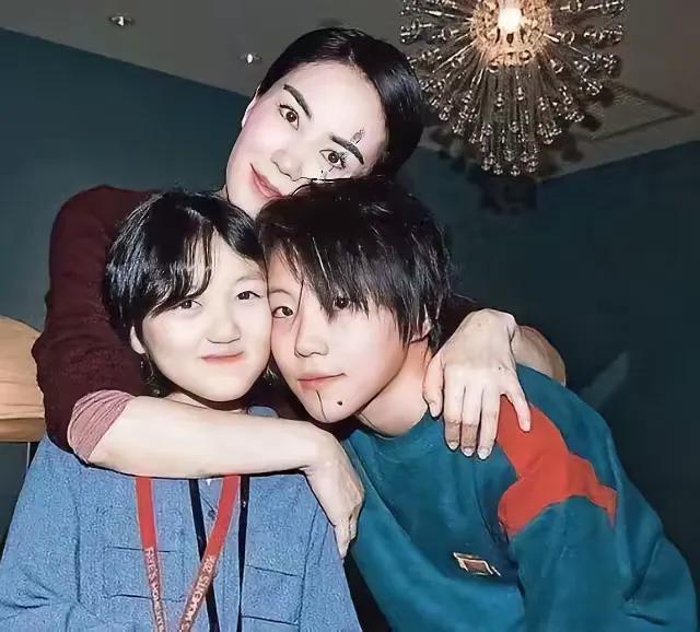 王菲，在娱乐圈中一直是个特立独行却又无比讲究的人。

说起王菲，那可是华语乐坛的