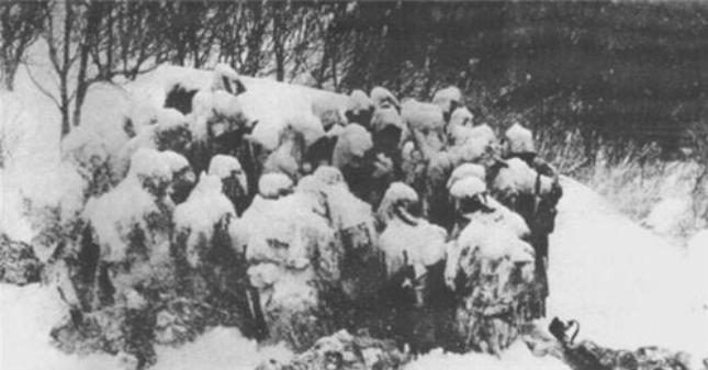 1937年冬，鬼子进山找抗联，为了防止迷路，边走边做记号，一地主见了他故作热情地