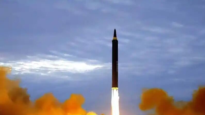 发射洲际弹道导弹万里之遥精准命中东风-41是我国几十年战略导弹研发体系的结晶，背