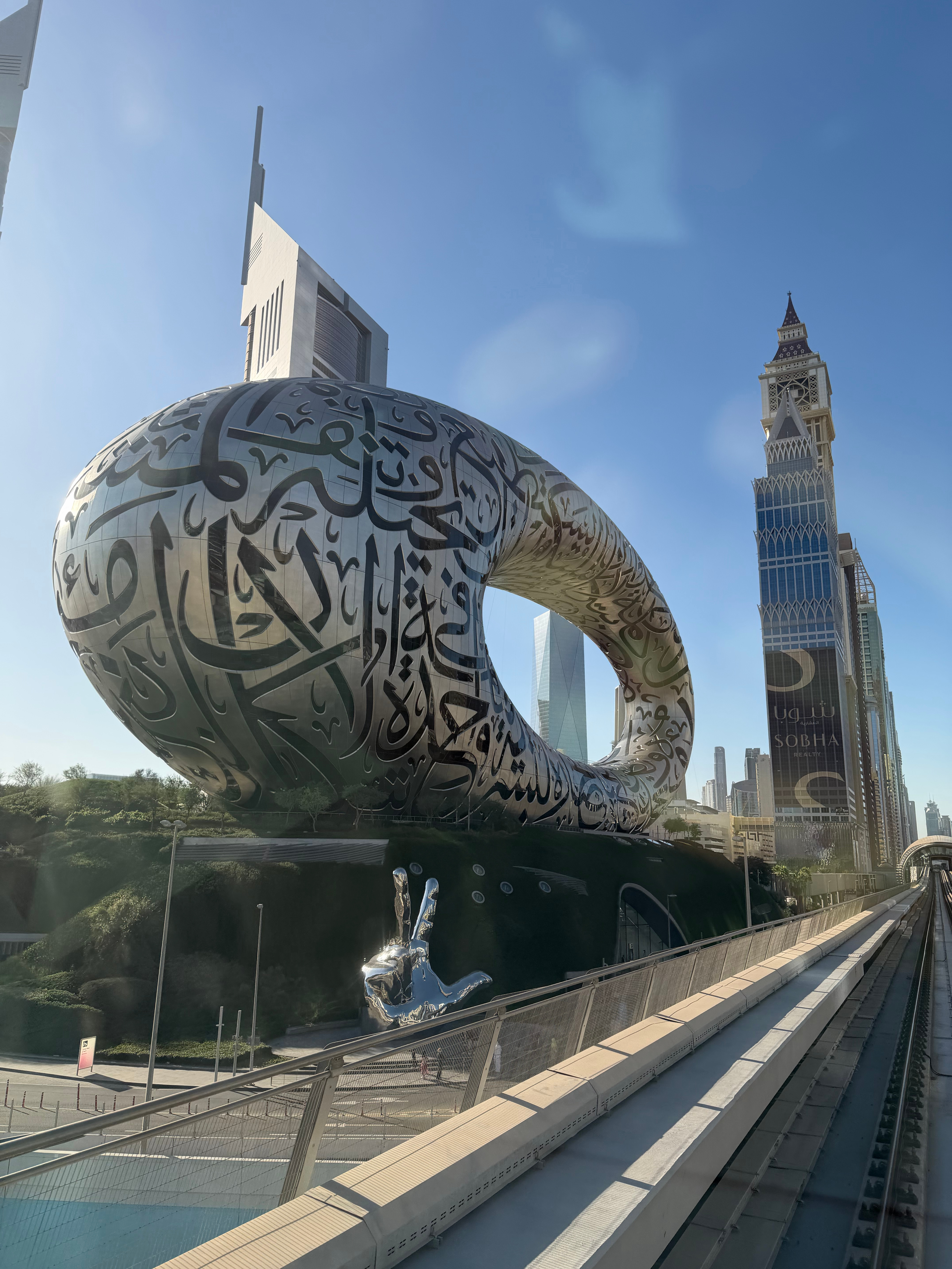 迪拜这地铁不错，10分钟就把地标看完了 阿联酋·迪拜之框