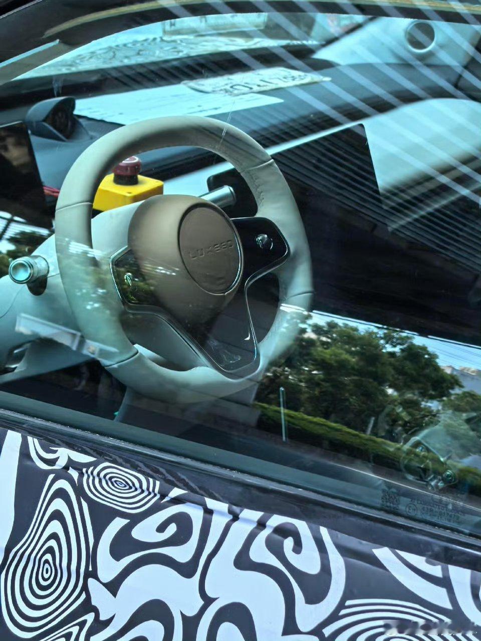 两种仪表屏幕的布局，大家更喜欢哪一种？这次内饰和配置，是目前看到非改装主流MPV