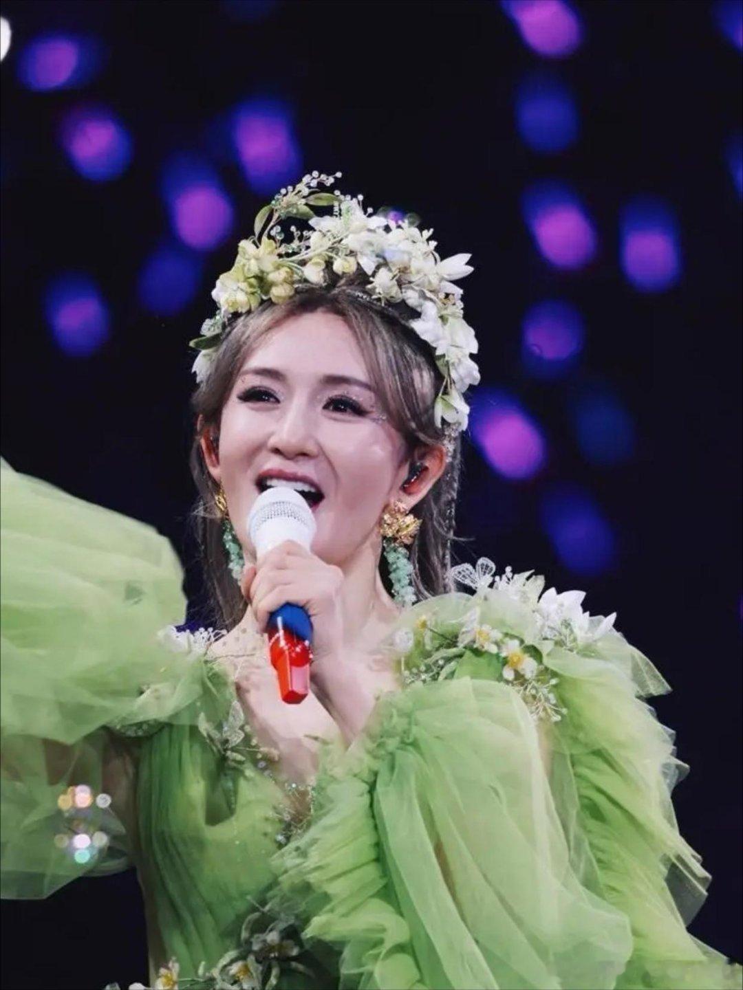 谢娜筹备了大半年的全国巡回演唱会，原定2026年7月11日北京站即将开演，如今却