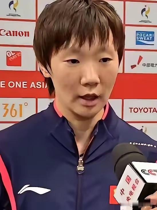 莎莎太好了！
女团夺冠赛后采访
曼昱特意提到，局间和关键分的时候，马导与莎莎都给