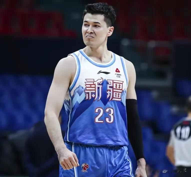太丢脸了！新疆86-97不敌辽宁，看看数据谁该来背锅！
琼斯：10中5，拿下12