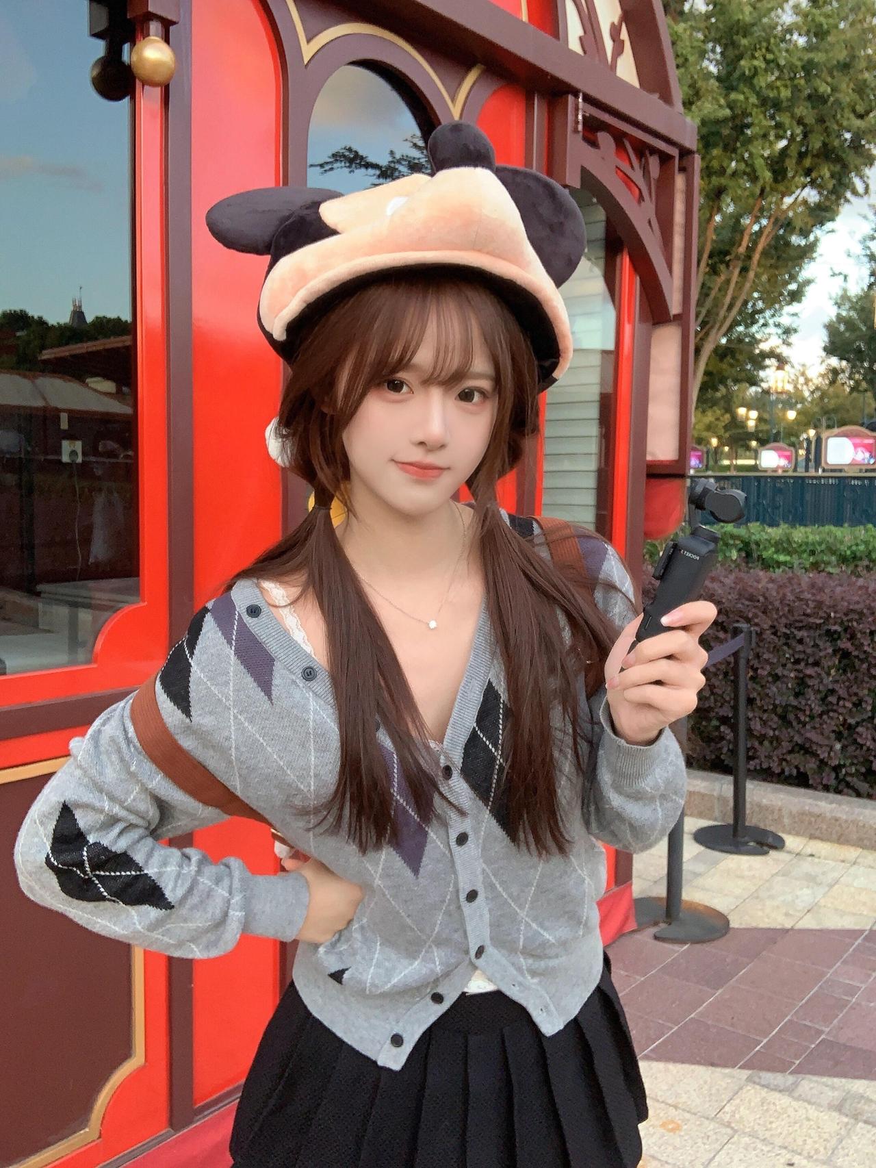 又来迪士尼玩啦
我的今日状态：😁轻松愉快
我这里的天气：☀️晴天