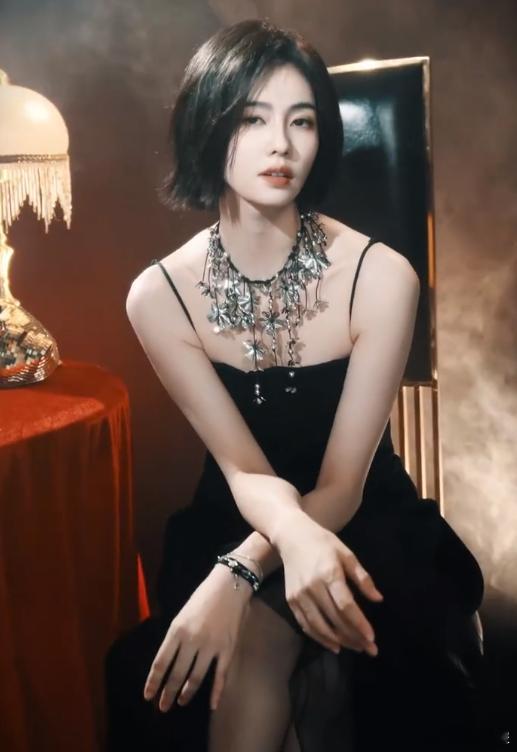 白鹿王韵娜就此登场一秒get到白鹿短发白鹿王韵娜就此登场，一秒get到白鹿短发，