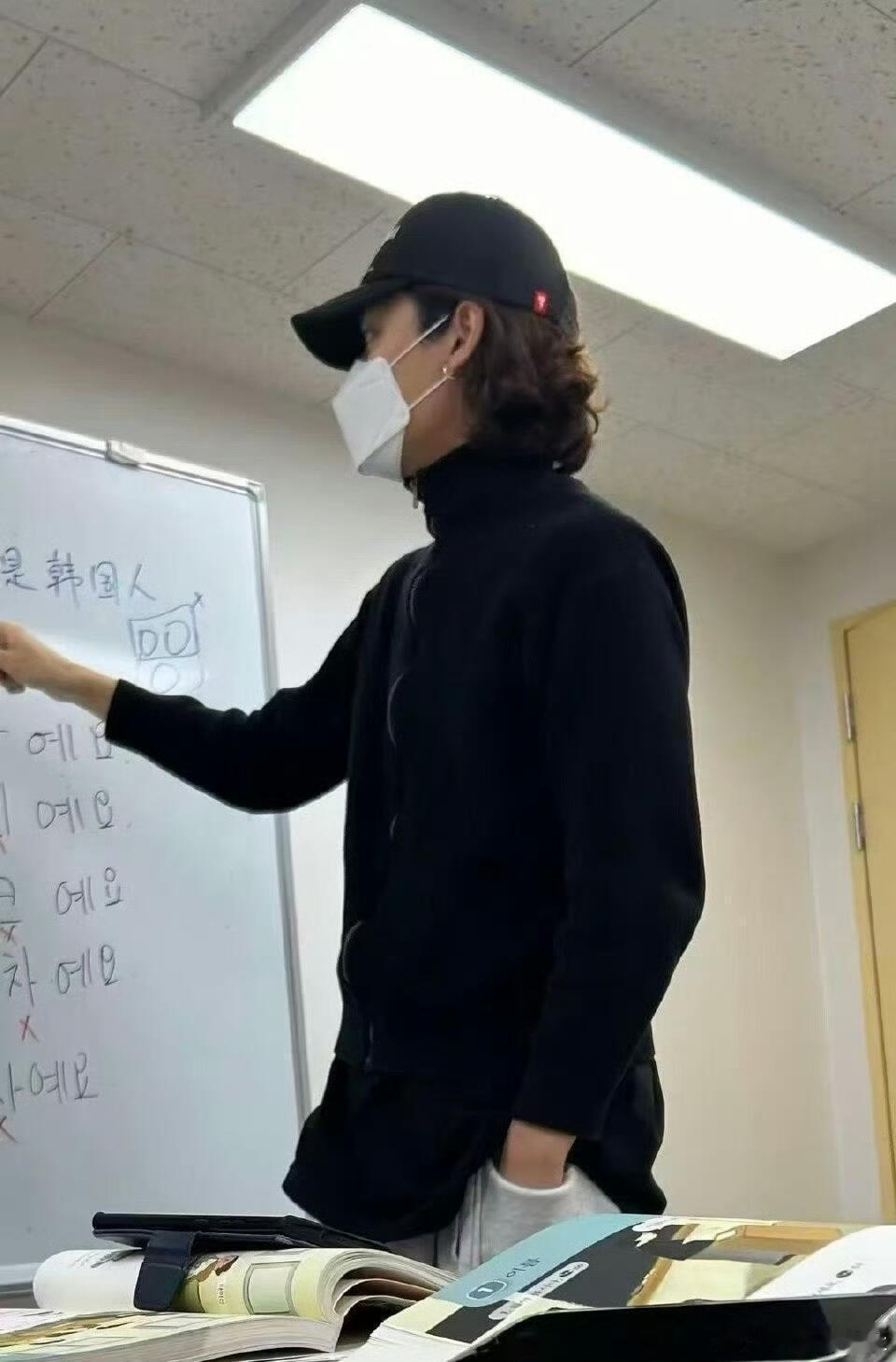 林彦俊 韩国教中文 林彦俊也找到新赛道了，被网友爆料去韩国教中文了，他那口普通话