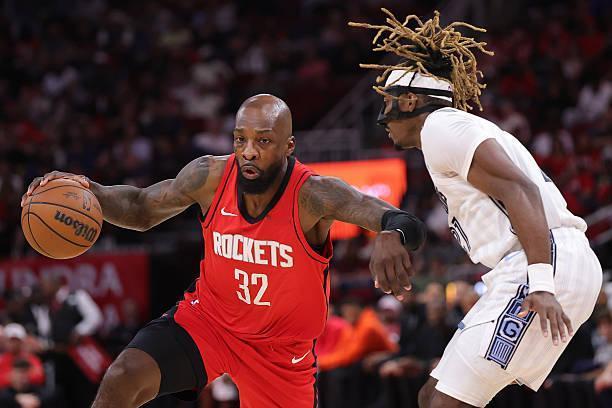 杰夫-格林是真的老了，进攻效率下降，外线投篮稳定性不足，运动能力和移动速度都明显