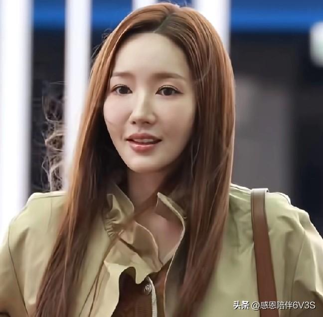 哎哟妈呀，林敏英这发际线和苹果肌是坐了过山车吗？不过说真的，40岁能又白又嫩身材