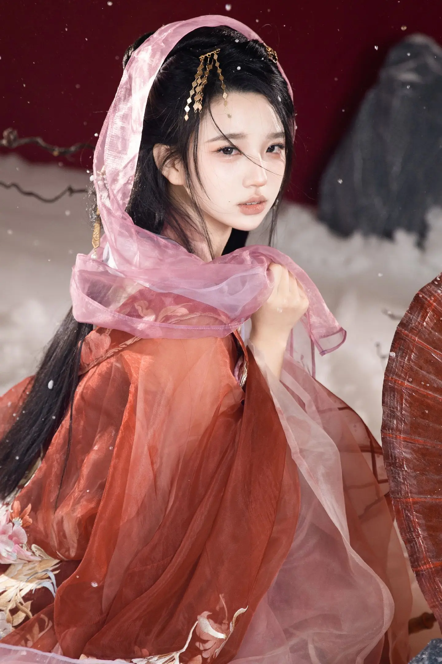 偏我来时不逢春，偏我去时春满城。
