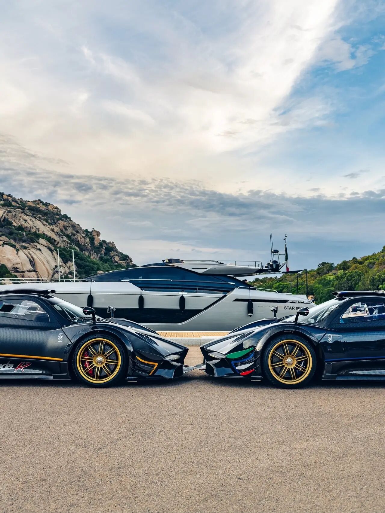 Pagani Zonda R ＆ R Evo同框…… 两台上亿了[doge][d