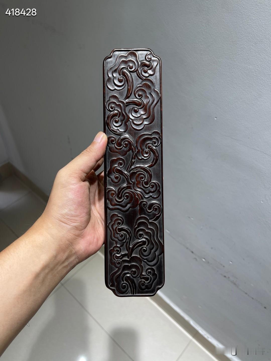 清 紫檀木雕云纹扇盒

规格：长27cm，宽6.5cm，高4cm，重574g
整