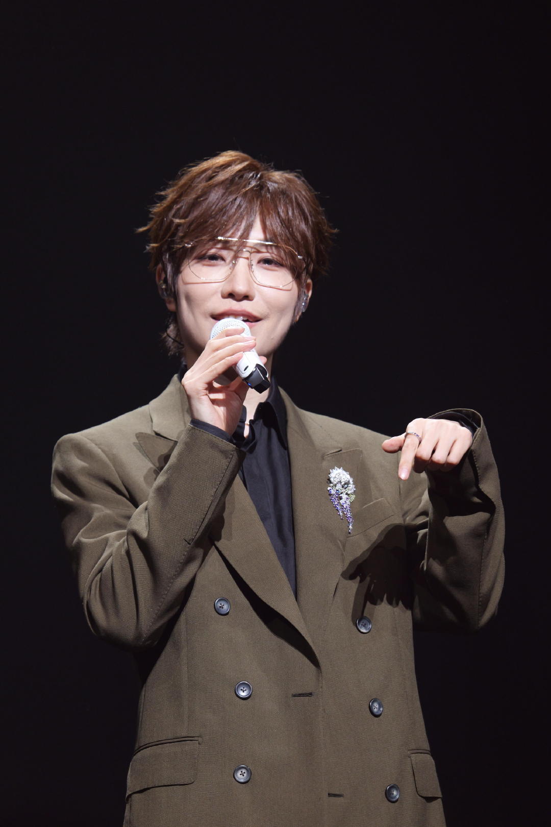 徐良这跟偶像去KTV对唱有什么区别真的被徐良暖到！演唱会特意搞成K歌模式，放大字