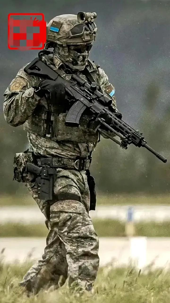 我空降兵最新单兵装备，帅不帅，但有人就说鹰里鹰气的，该怎么喷最没痕迹？问问大家为