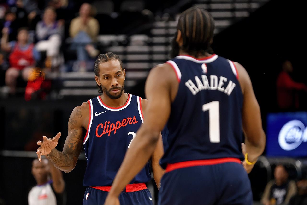 小卡：登哥，你一般什么情况下会不打比赛？你都还在处理足部酸痛的问题，都还能打？