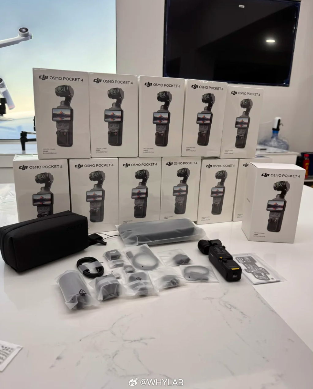 大疆 Pocket 4 大概率就这个月发布，据说还会有个 Pro 版本，用的是双