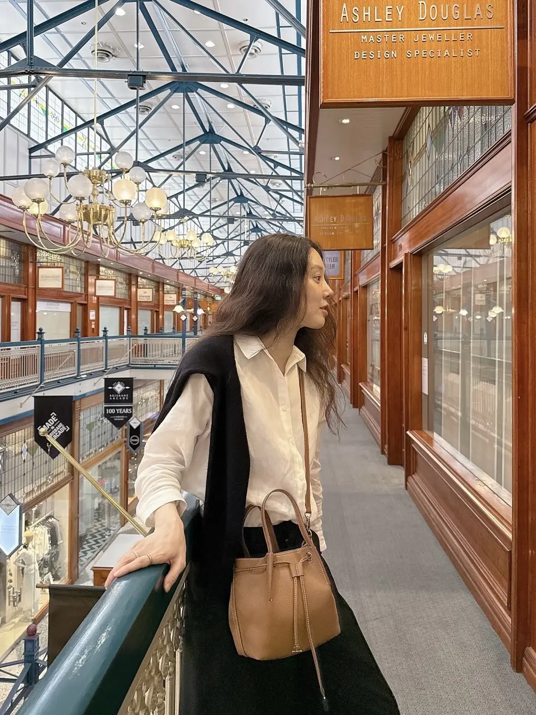 拍照模版 | 郑丽媛与父母一起的故乡游。郑丽媛在布里斯班  回到家乡澳...