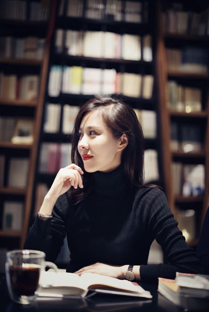 最浅薄的关系就是你一个错误就让他忘记了你所有的好，日子和我都有点难过.
————