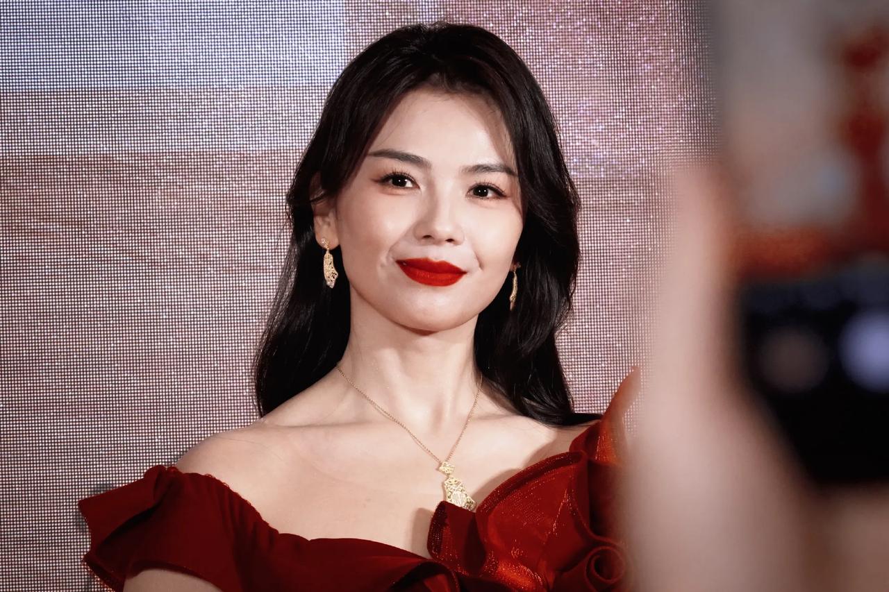 女演员刘涛，引发了热议！

1月20日，45岁的实力女演员刘涛，突然引发了热议，
