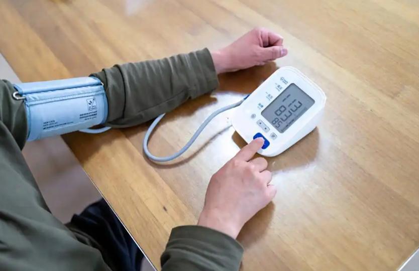 脑出血死者越来越多，医生提醒：老人55岁后，尽量改掉4个坏习惯

脑出血来的时候