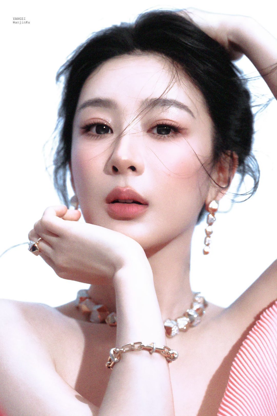 杨紫[超话] 上天太偏心了！为什么要把所有的优点都集中在你一个人身上？​​​
