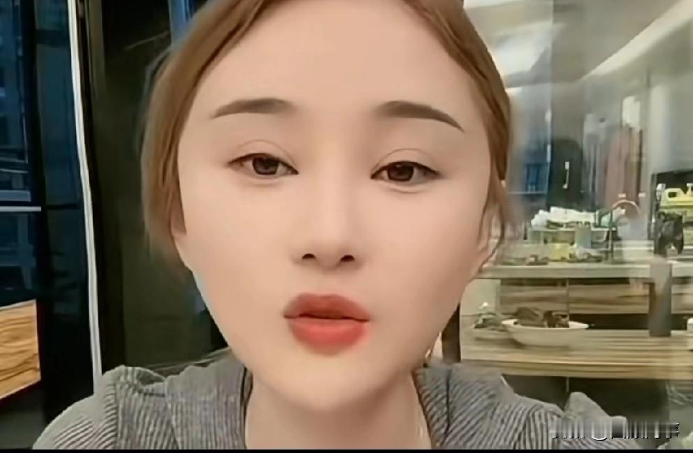 沈曼属于嘴松裤裆紧，做错了挨骂很正常！

       当一个人骂你的时候，大家