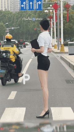 想审视她 
又忍不住欣赏她 👍