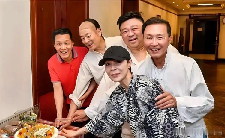 我敢说！这五人里面，能认出三位，说明你已经不年轻了！ 