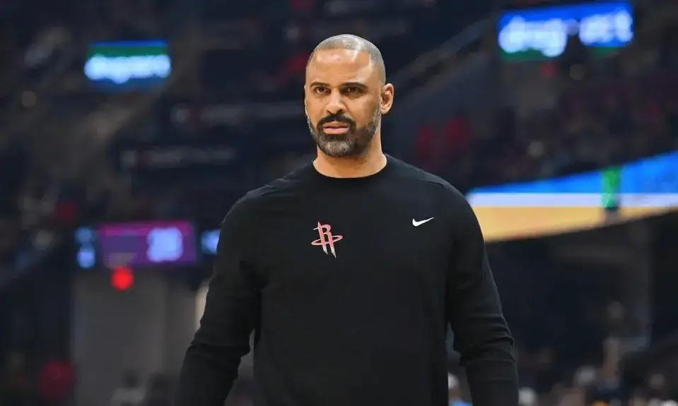 火箭打勇士就崩盘？防守数据全是假象。
 
你看到防守效率联盟第12，以为是体系胜