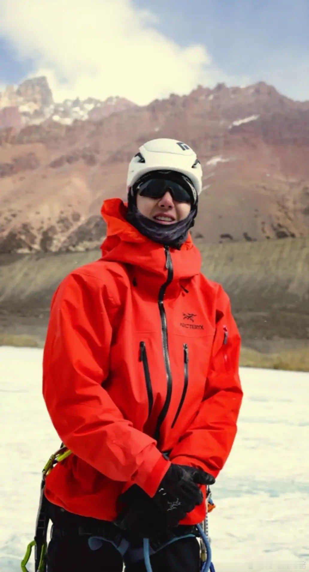 王一博2026继续向上攀登王一博2026年新年快乐[福][福][福][送自己一朵