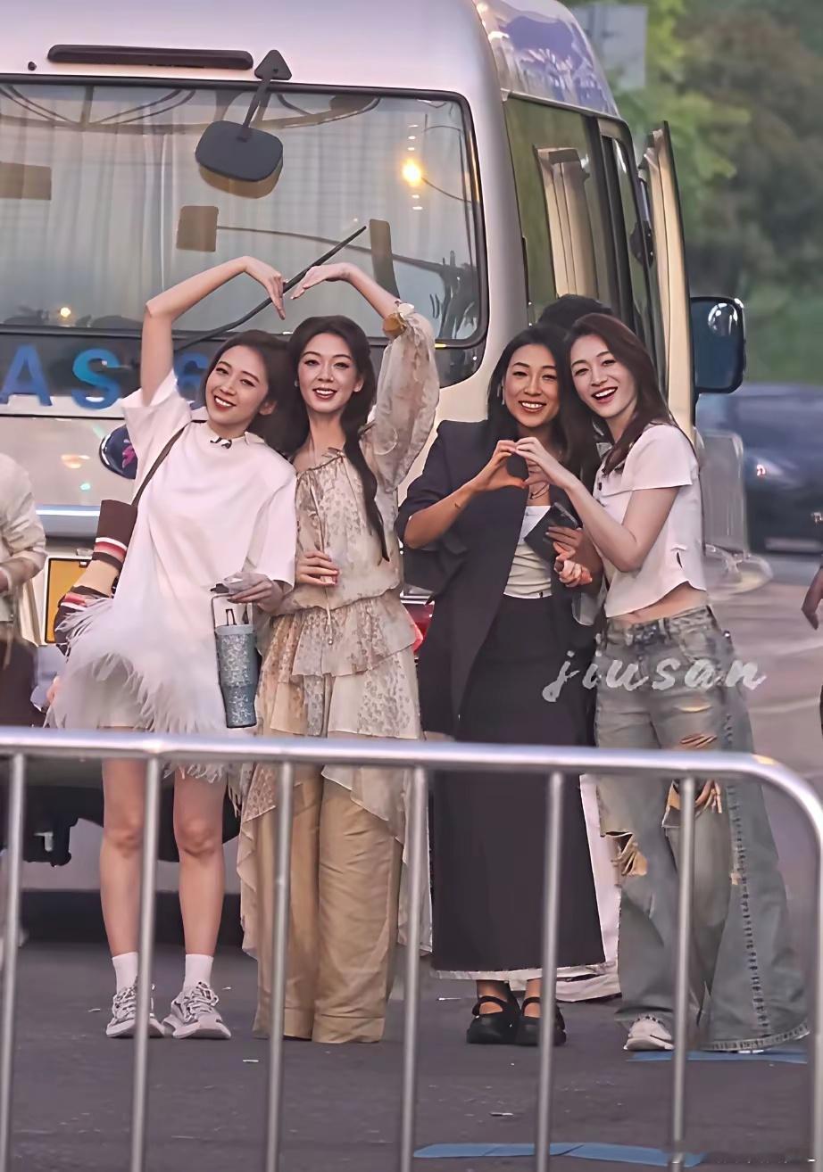 本季浪姐热度拉满，口碑却彻底崩盘！网友直言：不如改名兴风作浪。这季内核堪称离谱：