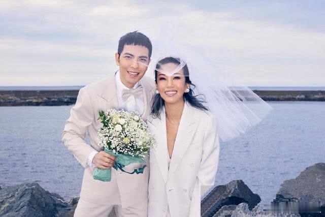 萧敬腾和林有慧结婚照 ​​​