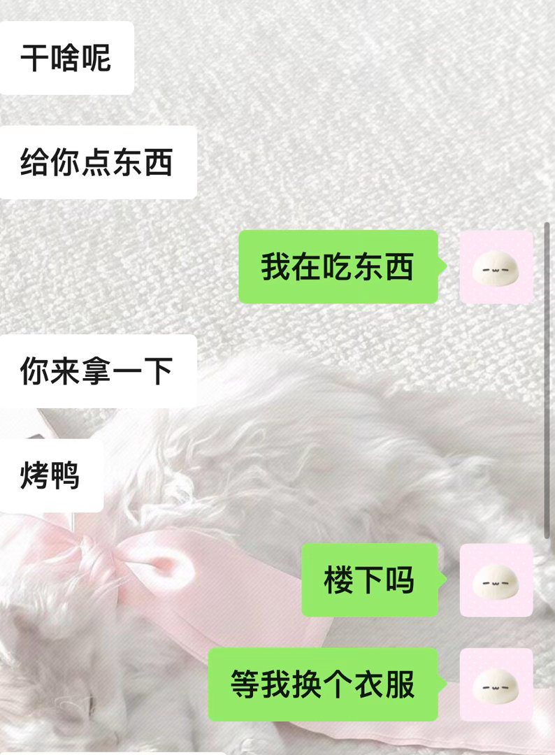 我靠…我朋友给我送烤鸭 我跑下楼刚下楼就看了一个老嬷抱着她孙子在马扎上撒尿小🐔