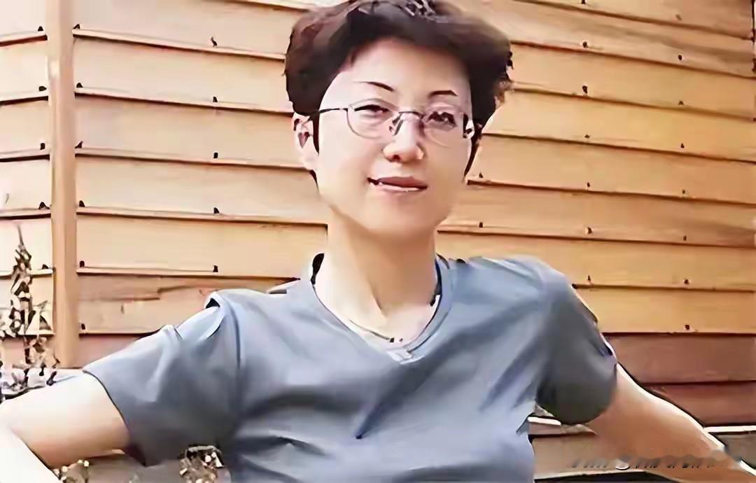 下图这位女士叫高瞻，背叛自己的祖国，担当美国的间谍，结果又因为侵害了美国的芯片封