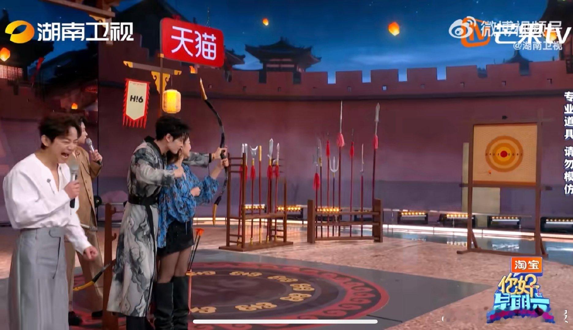 看出来宋茜是真没招了你好星期六 射箭环节的无奈谁懂！一个个脱靶，回头空无一人，这