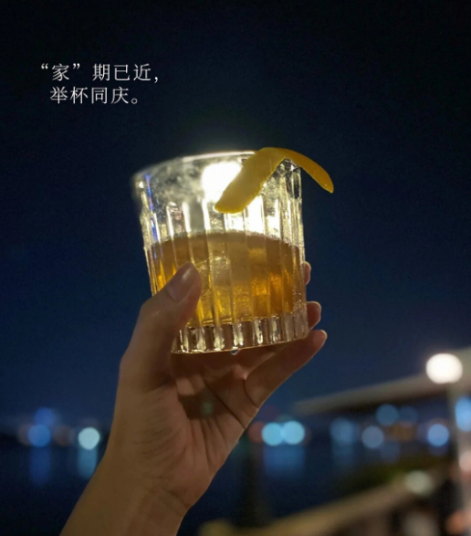 #小年小年回家过年#年至，年味浓，福气生。写春联，剪窗花，扫尘土，理头发，吃糖瓜