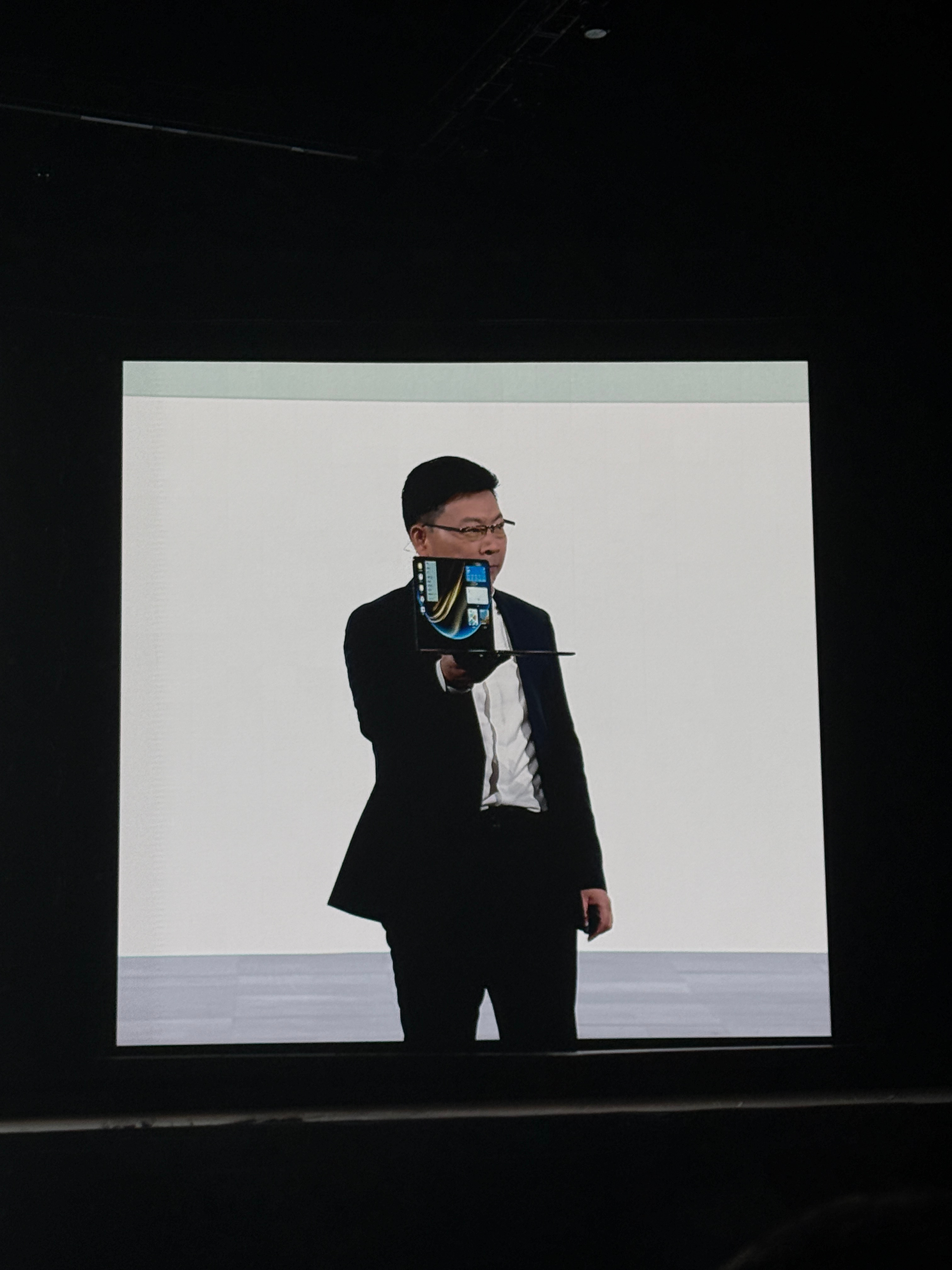 折叠屏电脑？这是真的惊到我了，华为还是太全面了….. ​​​